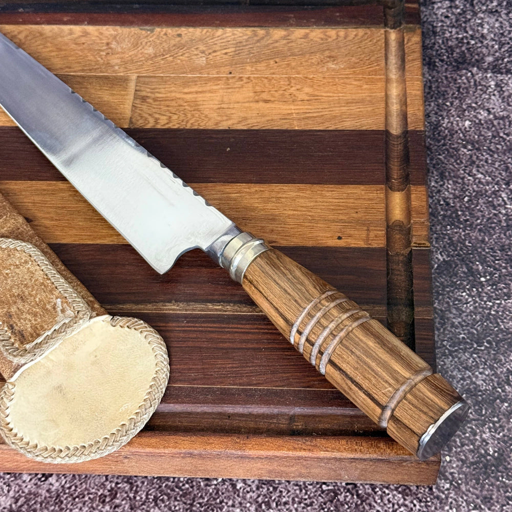 Cuchillo Hoja 28 cm · Madera