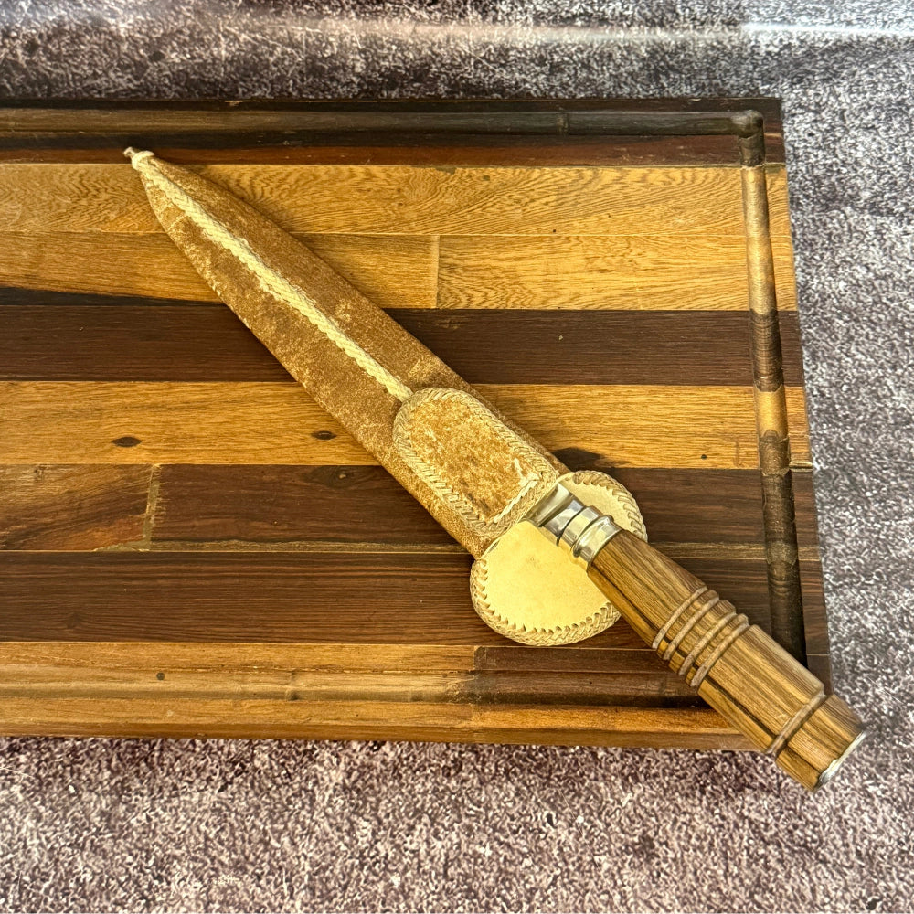 Cuchillo Hoja 28 cm · Madera