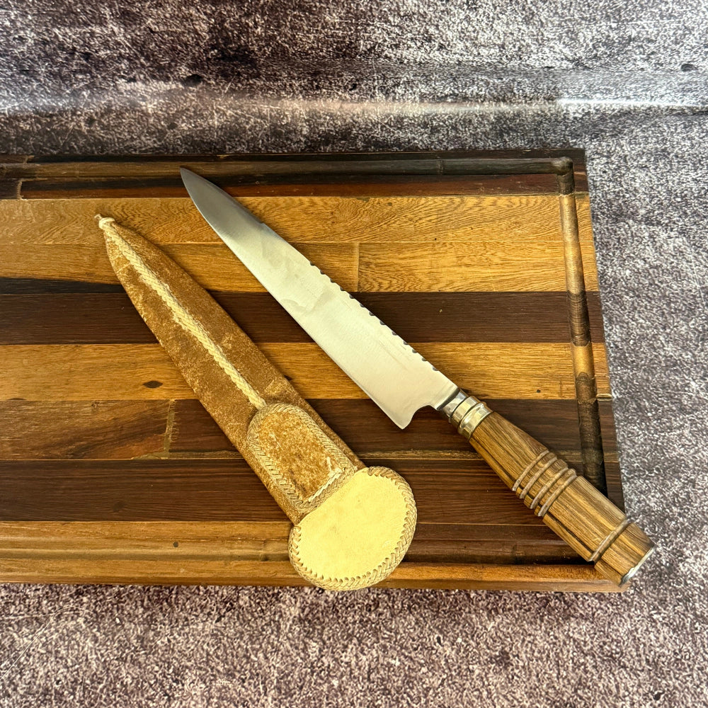 Cuchillo Hoja 28 cm · Madera