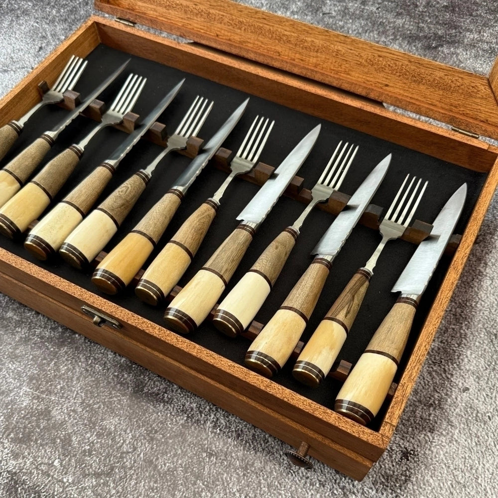 Juego de Cubiertos · Hueso, Madera y Bronce
